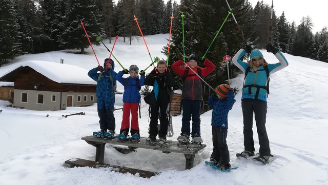 Die Zwergelen hatten viel Spaß im Schnee bei der Schneeschuhwanderung von Plattenrain zur Hochaster Alm. | Foto: AV-Jugend Imst