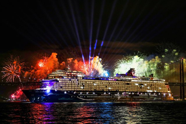 Die Taufe der "Mein Schiff 2" in Lissabon | Foto: TUI