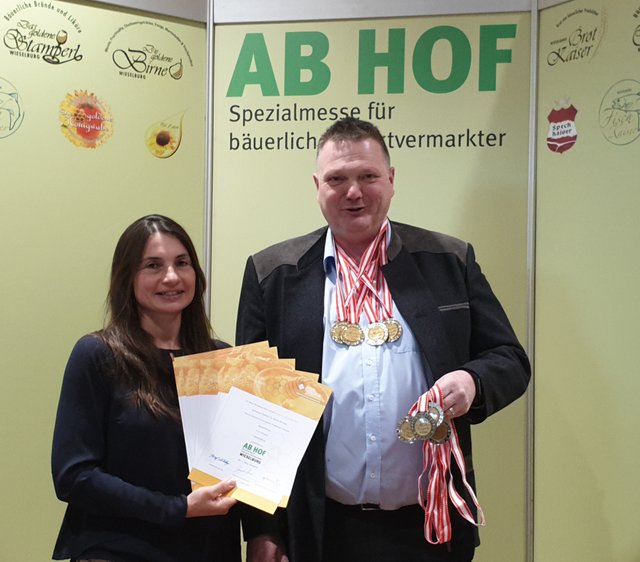 Dietmar Senemann und Gerlinde Lafer freuen sich über vier Gold- und zwei Silbermedaillen.
