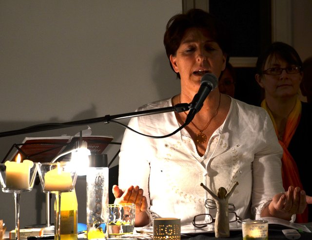 Mit einem Gebet begann die gut einstündige Lesung