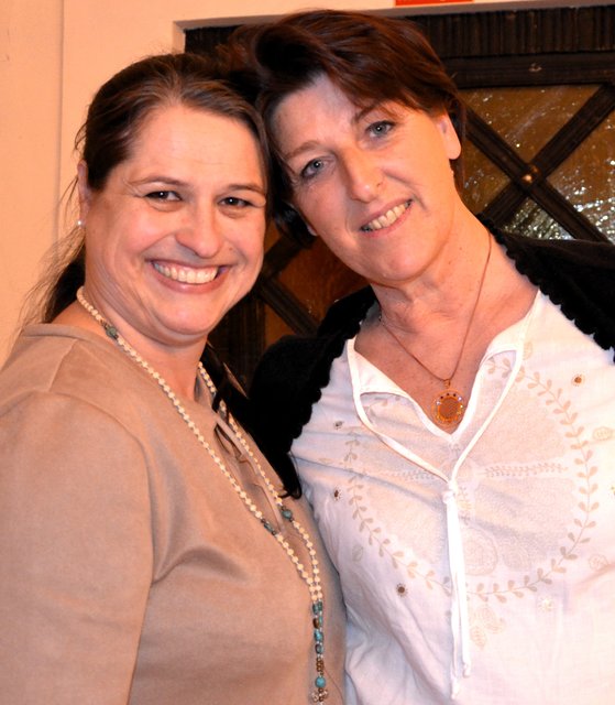 Gastgeberin Claudia Kocher-Peschl und Autorin Regina Allmann