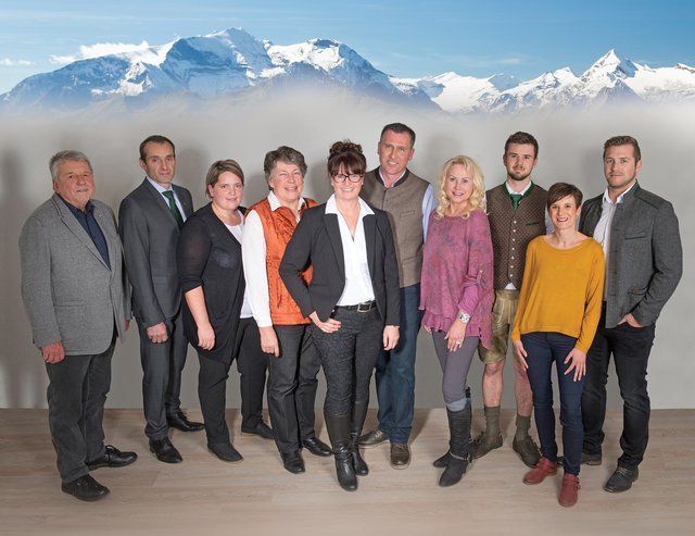 Das erfolgreiche Team der Brucker ÖVP mit der neuen Bürgermeisterin Barbara Huber in der Mitte. | Foto: Foto Christine