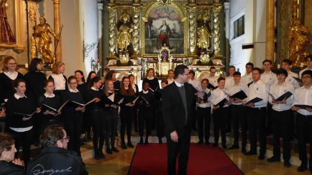 Chorus Juventus mit Leiter Michael Grohotolsky | Foto: Mit BiSS zur Kultur in Rechnitz