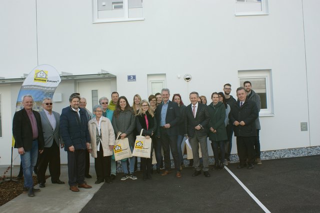 Schlüsselübergabe an die Bewohner der Wohnungen und Reihenhäuser in der Südhangstraße, Zwettl | Foto: Tanja Schweigler