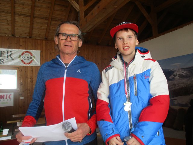 Konrad Ewald (Intersport Frühstückl Geschäftsstellenleiter) mit Christian Wonder von Schi Tullnerfeld