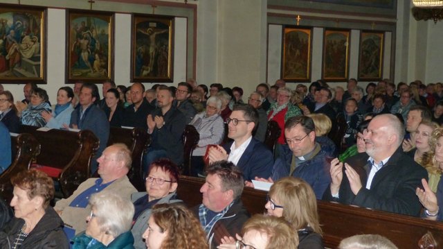 unter dem begeisterten Publikum, Mag.Christian Dax, Pater Raphael und Dir.MMag. Hans-Christian Granaas | Foto: Mit BiSS zur Kultur in Rechnitz