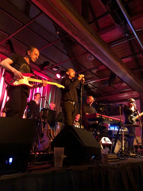 "Yet Another Floyd" entführten die Zuschauer mit ihrem authentischen Klang in andere Sphären. | Foto: Elsener