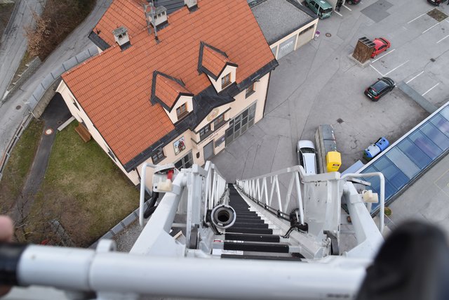 So sieht das von oben aus, wenn man auf der Drehleiter steht. | Foto: Isser