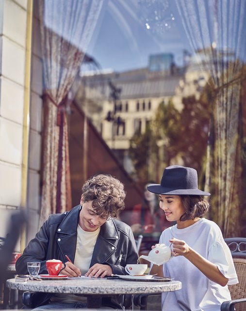 Erst einen Kaffee bestellen, dann mit einem Gedicht bezahlen. | Foto: Julius Meinl 
