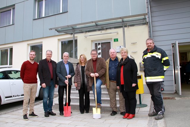 Beim Spatenstich herrschte allgemeine Freude über das zweckmäßige Nachnutzungskonzept für das ehemalige Gemeindeamt Limberg bei Wies | Foto: Josef Fürbass