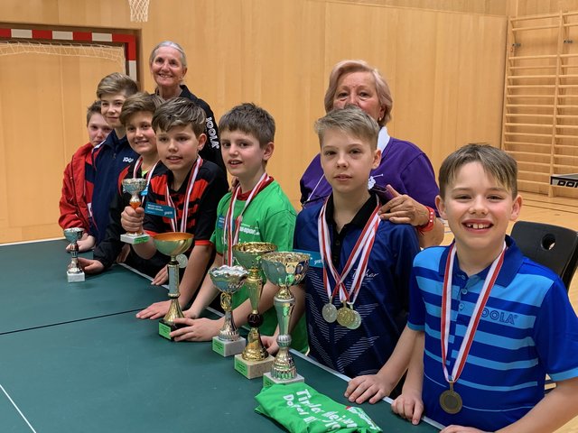 Die erfolgreichen Zirler Tischtennisspieler in Kirchbichl