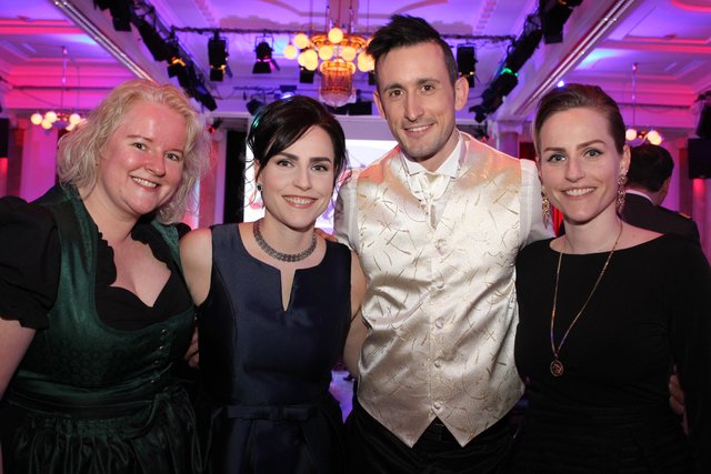 Tanzten am Polizeiball im Bambergsaal: Brigitte Wascher, Kerstin Karitnig, Christian Wassermann und Ines Karitnig