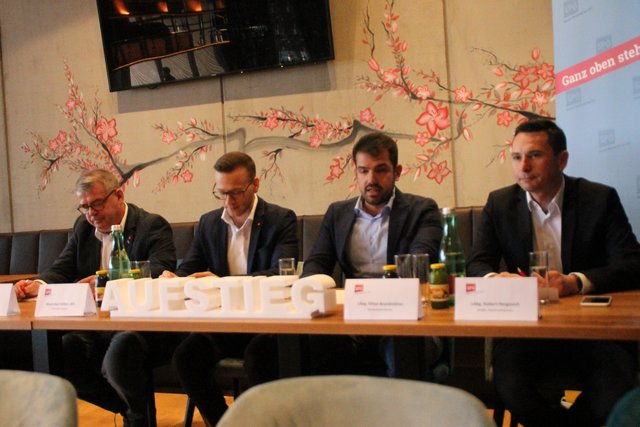 Erich Mauersics, Maximilian Köllner, Kilian Brandstätter und Robert Hergovich bei der Pressekonferenz. 