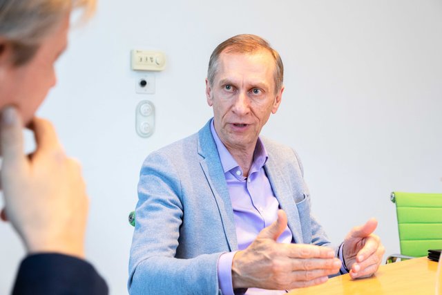 Solidarität im Fokus: AK-Präsident Josef Pesserl im Gespräch mit der WOCHE. | Foto: Konstantinov
