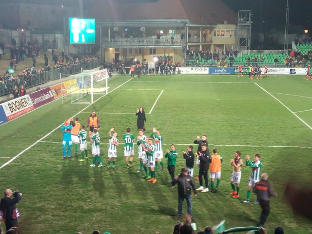 Der SVM bedankt sich bei den Fans für die Unterstützung | Foto: Werner Achs