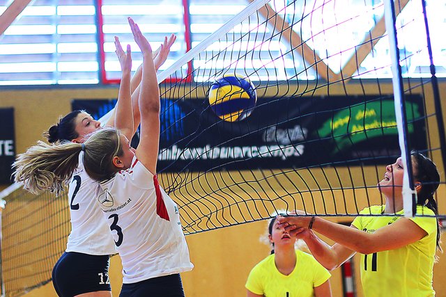 Starke Deutschlandsbergerinnen (weiß) punkten bei SSV HIB Liebenau.