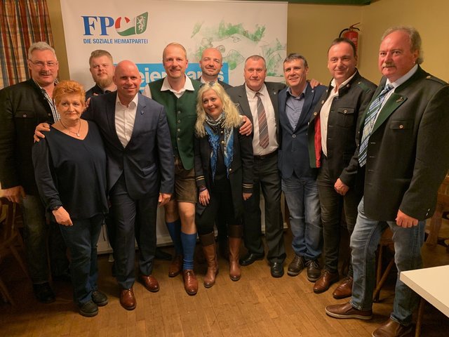 Das Führungsgremium der FPÖ im Bezirk mit einigen neuen Gesichtern. | Foto: FPÖ