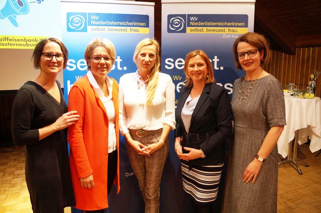  Katharina Danninger, Petra Bohuslav, Juliane Bogner-Strauß, Maresi Eder, Christiane Teschl-Hofmeister. | Foto: Schmatz