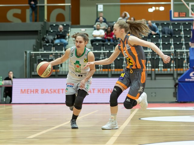 Am Ball: R. Gutjahr (l.) und Co. wollen zurück an die Tabellenspitze | Foto: GEPA