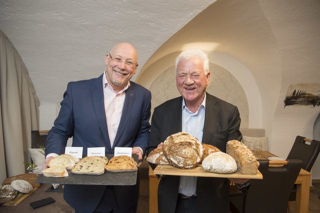 Sind auch geschmacklich auf einer Wellenlänge: Bäckermeister Franz Pfleger (l.) und Unternehmer Frank Stronach
