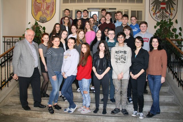 Alfred Gajdosik, Vizepräsident der Gruppe Vielfalt Europa beim Europäischen Wirtschafts- und Sozialausschuss, besuchte die Schüler vom GYM Oberschützen. | Foto: GYM Oberschützen