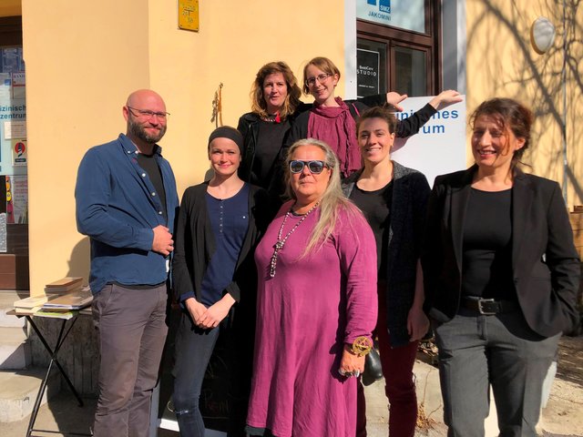 Kämpfen für die Stadtteilzentren: Elisabeth Hufnagl (vorne Mitte) und ihre Kollegen wollen den Fortbestand sichern.