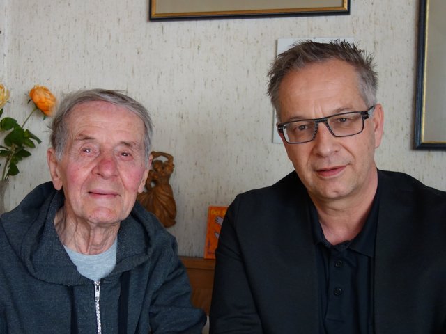 Jubilar Oskar Jenewein mit Bgm. Wolfgang Jörg (re.). | Foto: Stadtgemeinde Landeck