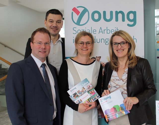 Christoph Artner (Herzogenburg), Thomas Vasku (Loosdorf), Gerda Bernauer (Verein Young) und Landesrätin Ulrike Königsberger-Ludwig. | Foto: Büro LR Ulrike Königsberger-Ludwig