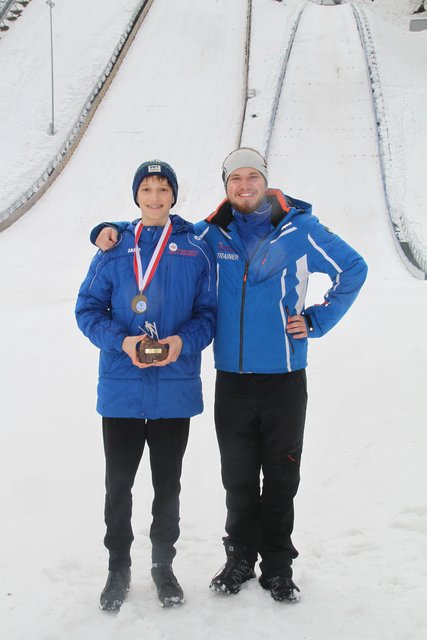 Louis Obersteiner mit Trainer Moritz Inkofer (re.) in Eisenerz. | Foto: Ingrid Häusler