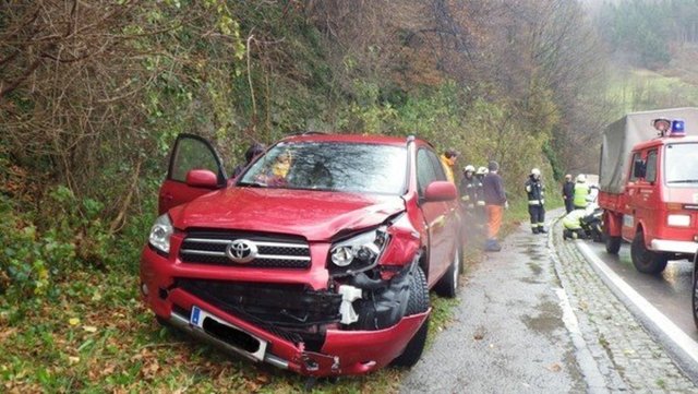 Nach einem Unfall ist die Unfallstelle zu sichern.