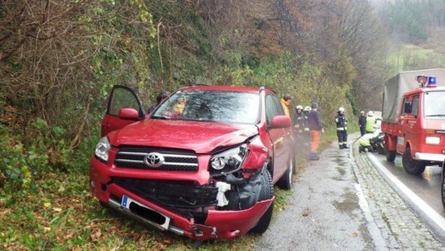 Nach einem Unfall ist die Unfallstelle zu sichern. | Foto:  BFKDO Lilienfeld