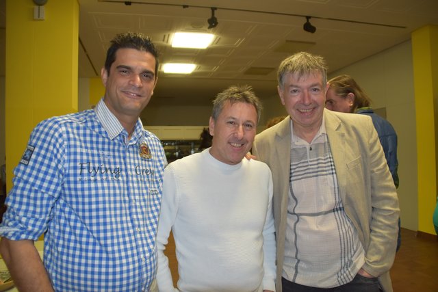 Manuel Höfer (li.) mit Freunden