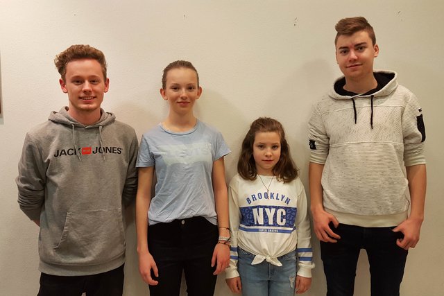 Die Preisträger Matthijs Spiss, Hannah Zöhrer, Sophia Mair und Simon Oberthanner (von links).