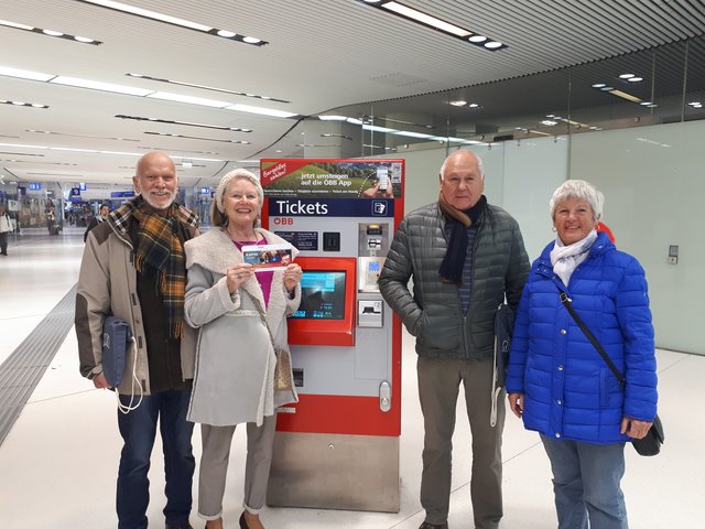 Horst Wizani, Sindy Lamprecht, Ulf Scharbert und Heidi Baldauf sind als ÖBB-Senior-Mobil-Berater unterwegs. | Foto: ÖBB/Mosser