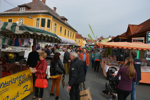 Rund 150 Marktfieranten bieten am Wochenende ihre Waren und Produkte zum Verkauf an | Foto: Franziska David