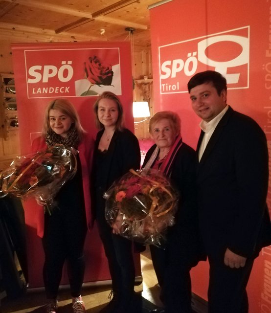 Die Stv. Landesfrauenvorsitzende LA Elisabeth Fleischhanderl (2.v.l.) und LA Benedikt Lentsch (re.) gratulierten  Bezirksfrauenvorsitzende Brigitte Trötzmüller und ihrer Stv. Melanie Gitterle (li.). | Foto: (c) SPÖ Landeck