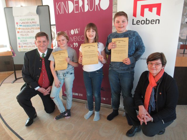 Bürgermeister Kurt Wallner, Heidrun Tagwerker, Valentina Lorbek, Nils Breidenbach und NAbg. Birgit Sandler (v.l.).