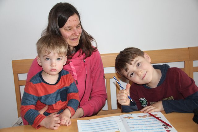 Tagesmutter Melanie Petershofer mit den Kindern Gabriel und Luca. | Foto: Tagesmutter Innviertel