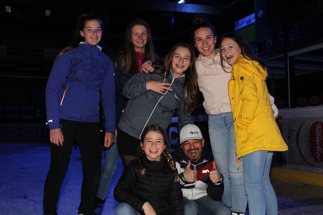 Feierten bei dem 80iger Revival der Eisdisco Part IV: Eva, Valentina, Leila, Minela Almina und Anna Marie