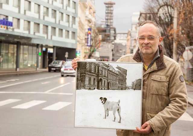 Johannes Gstöttenmayer am Hessenplatz, in der Hand der Hessenplatz um 1935. | Foto: Gstöttenmayer
