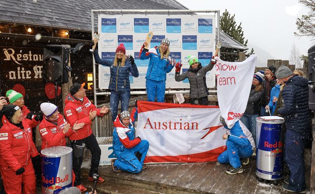 Siegerehrung RTL – Sabrina Stampfer (mitte; Doppelweltmeisterin; Vorjahressiegerin; Austrian Airlines) siegt vor Simone Stampfer (links; Lufthansa) und Nicole Dolf (rechts; Swiss Snow Team). | Foto: Arno Gruber sen.