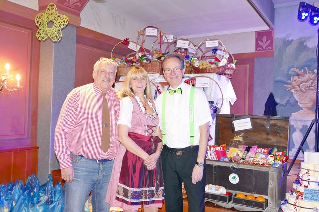 Sylvia und Michael Lippl,Taxi-Tänzer Martin Holzapfel.