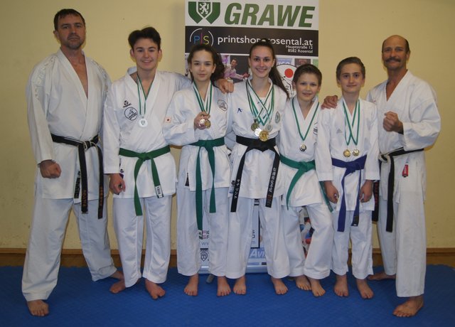 Die Köflacher Trainer mit ihren erfolgreichen Nachwuchsathleten | Foto: KK