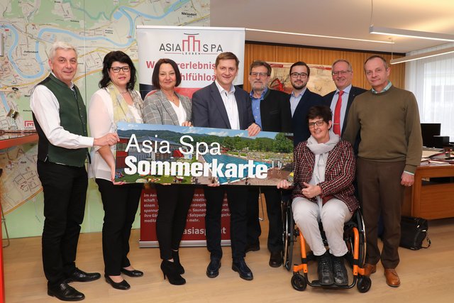 GR Martin Strobl (ÖVP), LAbg. GR Helga Ahrer (SPÖ), GR Margit Keshmiri (SPÖ), Bürgermeister Kurt Wallner, GR Willi Angerer (SPÖ), GR Florian Wernbacher (FPÖ), GR Elisabeth Jobstmann (Die Grünen), GR Leopold Pilsner (Team Pilsner) und StR. Werner Murgg (KPÖ) v.l.