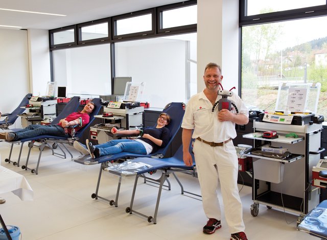 Jedes Jahr spenden die Mitarbeiter von Fill ihr Blut für den guten Zweck.