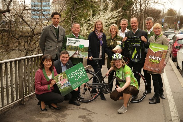 Erich Neuhold, GF Steiermark Tourismus, Tourismuslandesrätin Barbara Eibinger-Miedl und die Regions-Geschäftsführer samt Urlaub am Bauernhof-GF. | Foto: © Steiermark Tourismus / Bernhard Loder