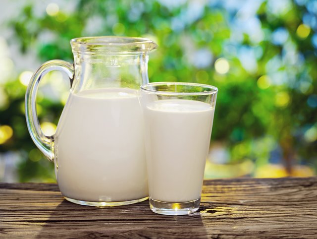 Milch ist ein hochwertiges Lebensmittel.  | Foto: Valentyn Volkov / shutterstock.com