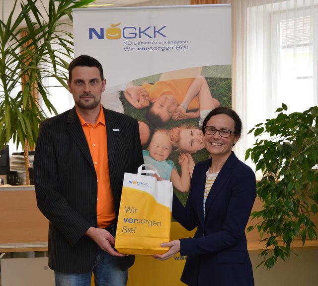 Gruppenleiter-Stv. der NÖGKK Markus Stangl mit Dr. Sandra Sprung. | Foto: Foto: NÖGKK