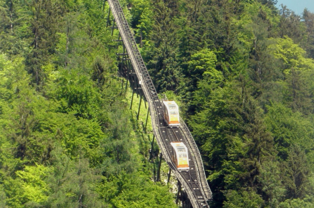 Die Touristen verpassten die letzte Talfahrt der Standseilbahn in Hallstatt. | Foto: Ernest Ganster (Archivfoto)