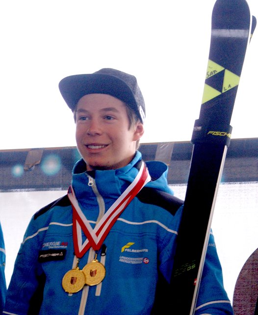 Stolz präsentierte Samuel Steiner seine Goldmedaillen.